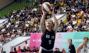 原创 
            泪目！中国女篮95黄金一代集体告别？李梦杨力维王思雨全缺席集训