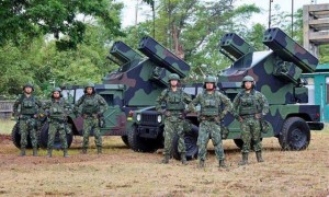 十年来首次曝光！台军秀出“神秘武器”网友：真是没见过世面