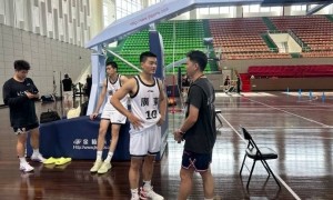 原创 
            这才是大结局阵容？广东全运男篮亮相：“黑白矮”合体 李炎哲领衔豪华内线