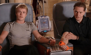 原创 
            怕老怕死卷疯了，科技大佬砸钱“买永生”！