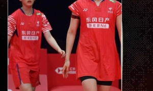 羽毛球总决赛：石宇奇以小组头名出线 “梁王”晋级四强